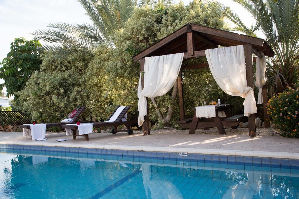 Coral Bay Sunkiss Villa Exterior photo