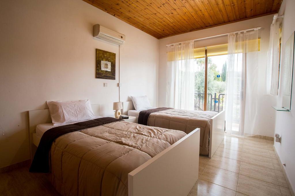 Coral Bay Sunkiss Villa Exterior photo